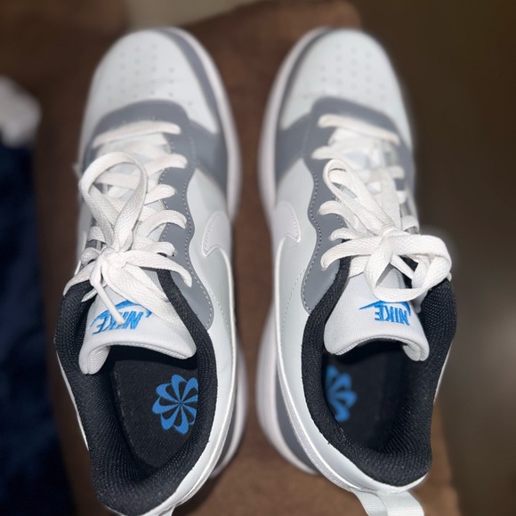 Nike Black and White Athletic Shoes - Picture 7 of 7